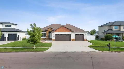 6511 Osgood Pkwy S, Fargo, ND 58104
