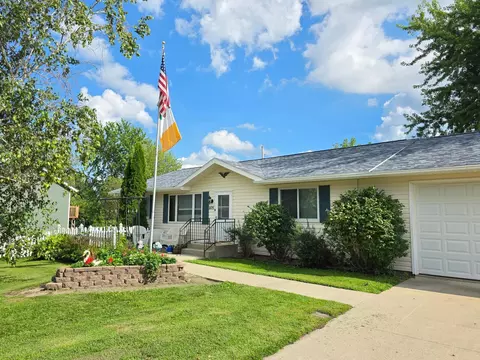 495 8th St SW, Plainview, MN 55964 photo 3