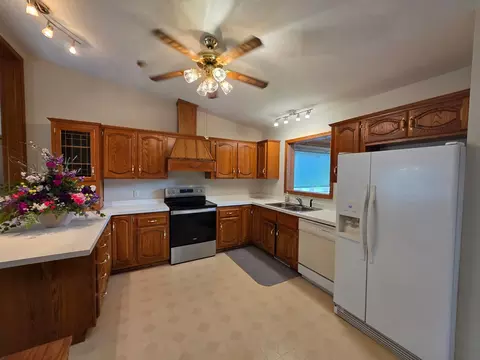 495 8th St SW, Plainview, MN 55964 photo 21