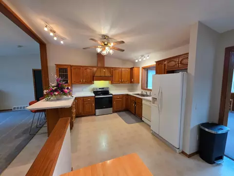 495 8th St SW, Plainview, MN 55964 photo 24