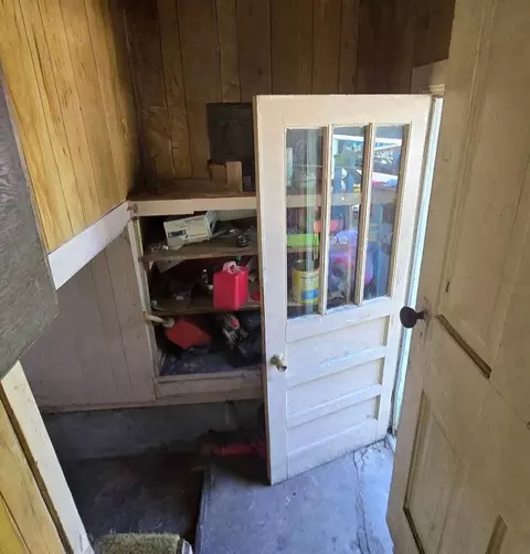 Entry Way - 215 3rd Ave SE, Pipestone, MN 56164 photo 1 of 2