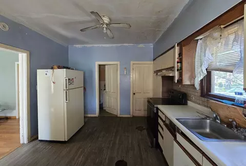 Kitchen - 215 3rd Ave SE, Pipestone, MN 56164 photo 2 of 2
