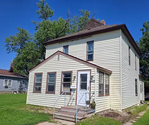 Exterior - 215 3rd Ave SE, Pipestone, MN 56164 photo 1 of 4