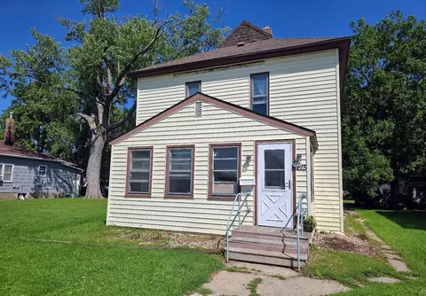 215 3rd Ave SE, Pipestone, MN 56164
