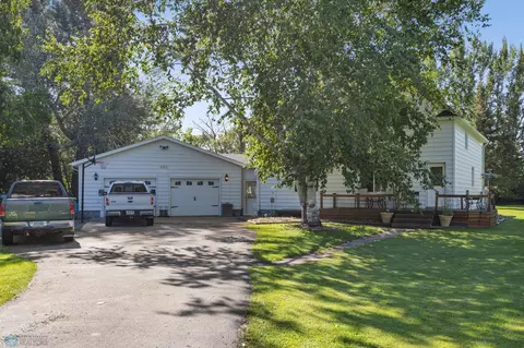 809 10th St, Hatton, ND 58240 photo 2