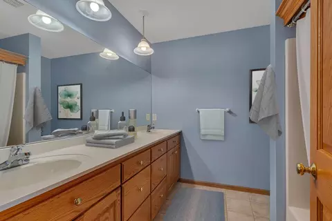 Bath - 1609 26th St SE, Saint Cloud, MN 56304 photo 3 of 5