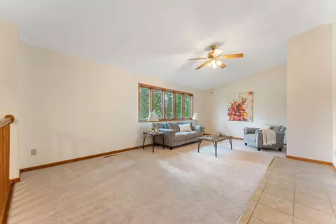 5562 Golfview Ln N, Oakdale, MN 55128