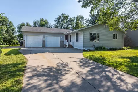 218 6th St SW, Melrose, MN 56352