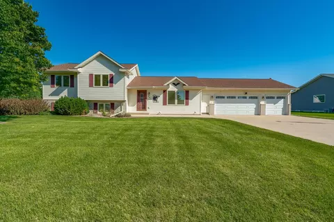 901 9th Ave SE, Waseca, MN 56093