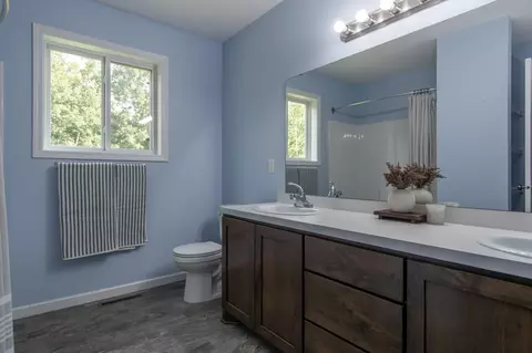 Bath - 949 Holton Ave, Brainerd, MN 56401 photo 2 of 4