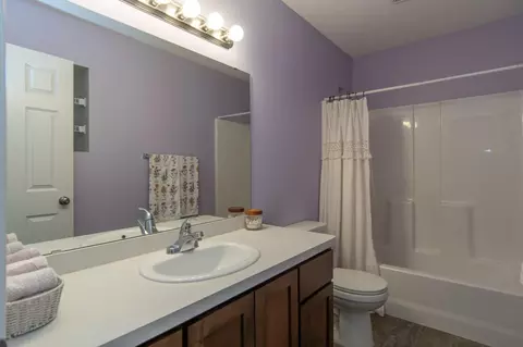 Bath - 949 Holton Ave, Brainerd, MN 56401 photo 4 of 4