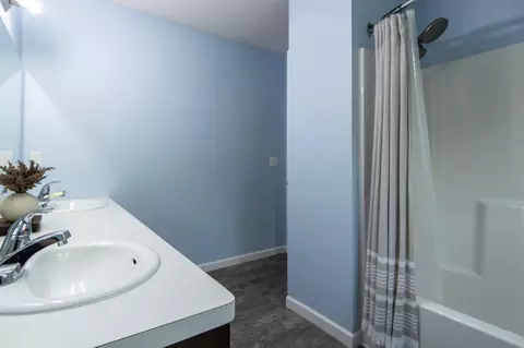 Bath - 949 Holton Ave, Brainerd, MN 56401 photo 1 of 4
