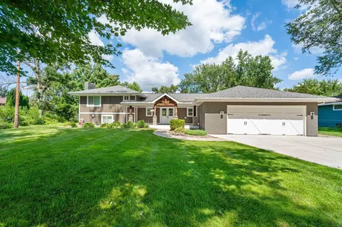 535 W River Pkwy, Champlin, MN 55316