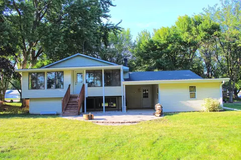 664 Hilltop Dr NE, Hutchinson, MN 55350
