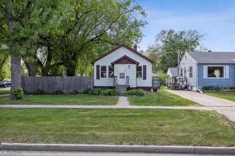 1402 11th St N, Fargo, ND 58102