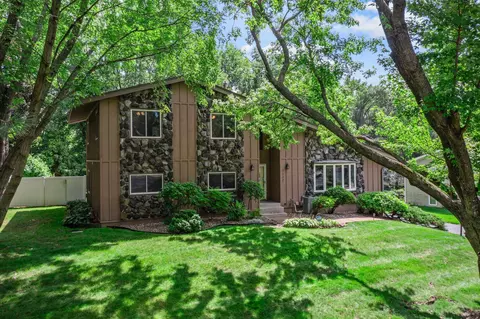 4530 Oak Leaf Dr, Vadnais Heights, MN 55127