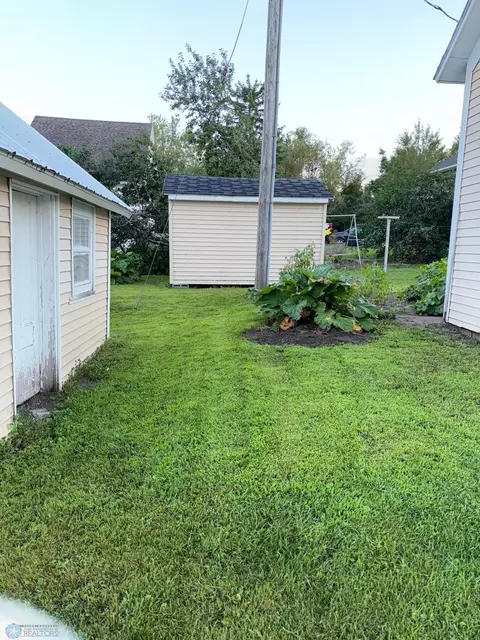 Exterior - 130 3rd St, Arthur, ND 58006 photo 6 of 7