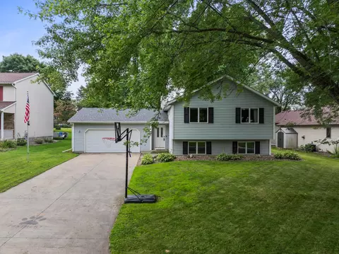 811 Spruce Ct, Pine Island, MN 55963
