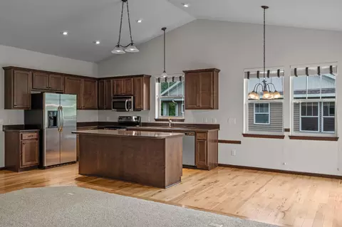 4902 Brooklyn Ln, Eagan, MN 55123 photo 4