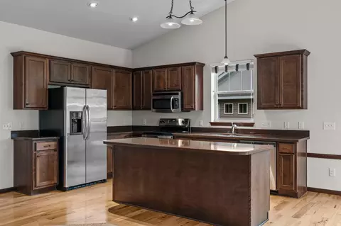 4902 Brooklyn Ln, Eagan, MN 55123 photo 6
