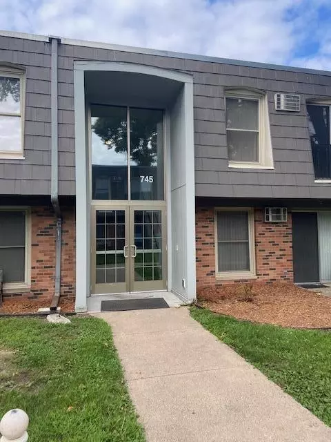 745 11th Ave S #2, Hopkins, MN 55343