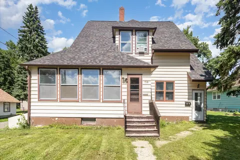 719 14th St E, Glencoe, MN 55336