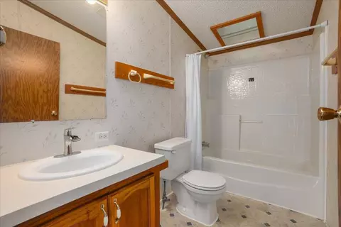 Bath - w4007 890th Avenue, Baldwin, WI 54002 photo 2 of 2