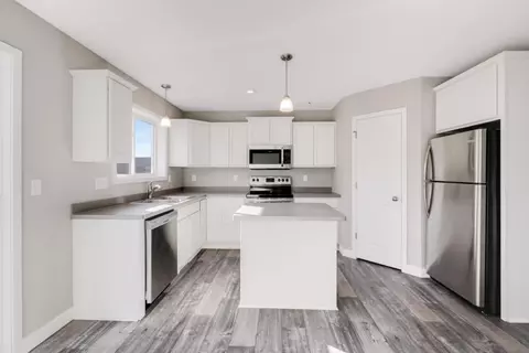 2110 Goldenray Dr NE, Faribault, MN 55021 photo 5