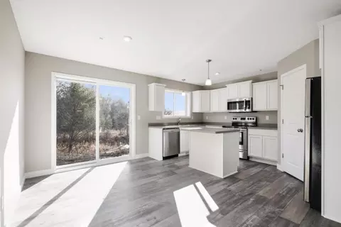 2110 Goldenray Dr NE, Faribault, MN 55021 photo 3