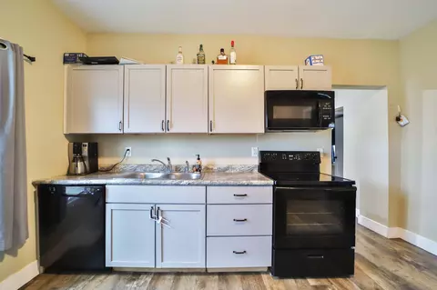Kitchen - 801 S 6th St, Brainerd, MN 56401 photo 4 of 5