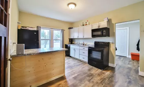 Kitchen - 801 S 6th St, Brainerd, MN 56401 photo 3 of 5