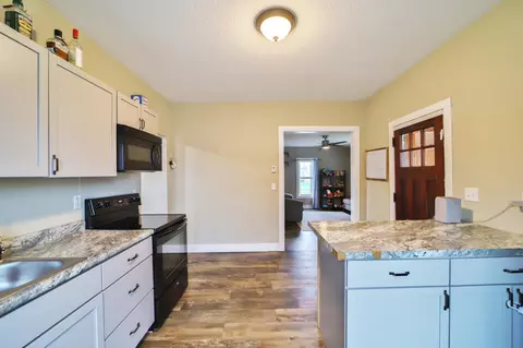 Entry Way - 801 S 6th St, Brainerd, MN 56401 photo 1 of 2