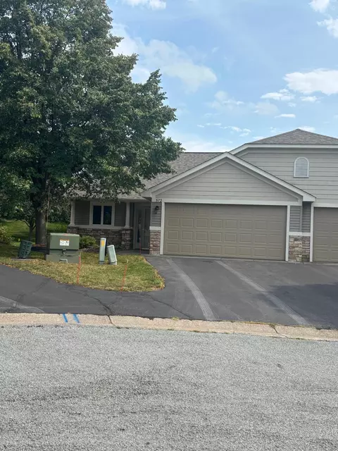 572 Williamsburg Pl, New Richmond, WI 54017