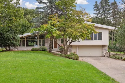 2135 Lower Saint Dennis Rd, Saint Paul, MN 55116