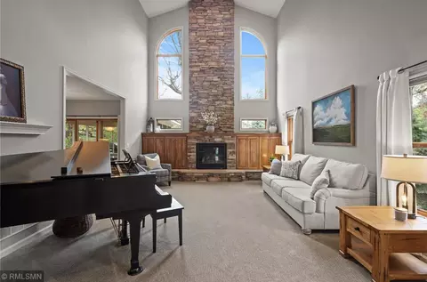 2175 Acorn Rd, Roseville, MN 55113
