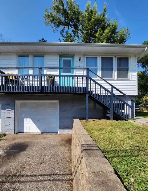 47 Juniper St, Mahtomedi, MN 55115