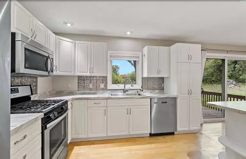 11902 River Hills Cir, Burnsville, MN 55337