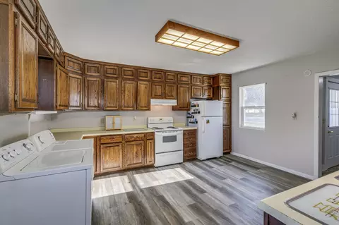 Kitchen - 105 10th St NW, Plainview, MN 55964 photo 4 of 4