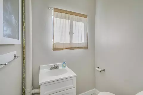 Bath - 105 10th St NW, Plainview, MN 55964 photo 1 of 2