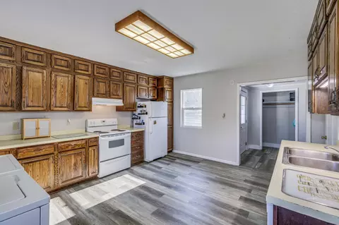 Kitchen - 105 10th St NW, Plainview, MN 55964 photo 3 of 4