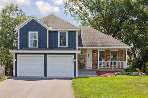 8886 Pine Bluff Ct, Eden Prairie, MN 55347
