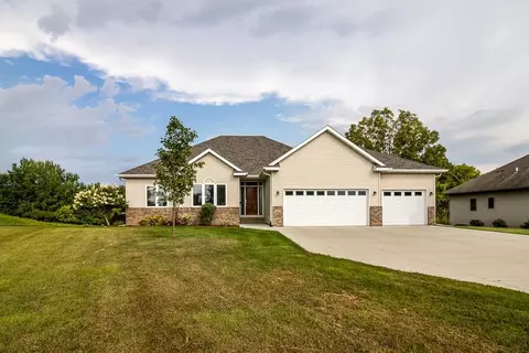 925 Melwood Ct, Madison Lake, MN 56063