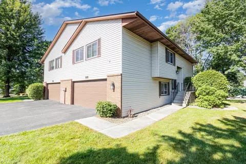 3838 Goodwin Ave N, Oakdale, MN 55128