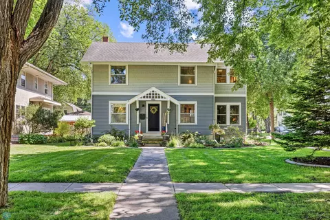 1122 7th St S, Fargo, ND 58103