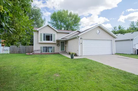 3452 19th St S, Fargo, ND 58104