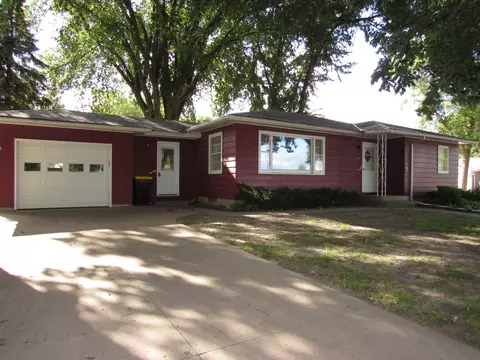 902 11th St S, Saint James, MN 56081