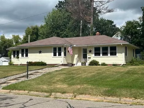 105 SW 3rd St, Grand Rapids, MN 55744