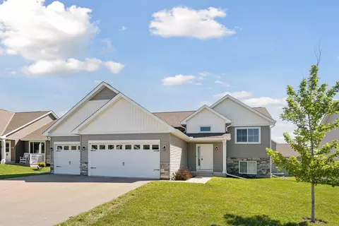 959 Prestwick Dr, Belle Plaine, MN 56011
