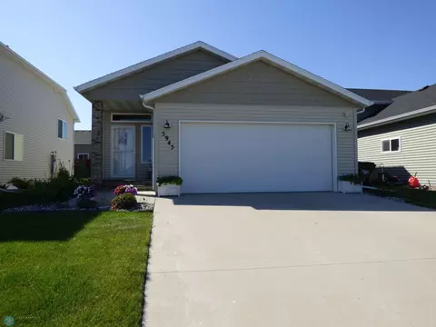 5945 58th St S, Fargo, ND 58104