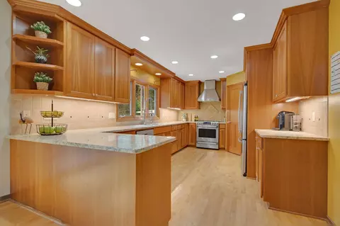 1833 Chatham Ter, New Brighton, MN 55112